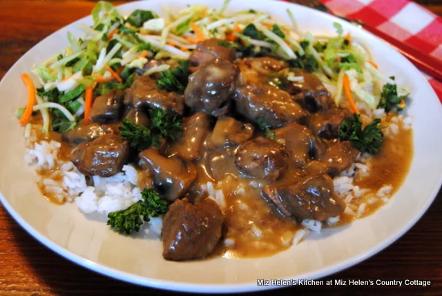 Sirloin Tips On Rice at Miz Helen's Country Cottage