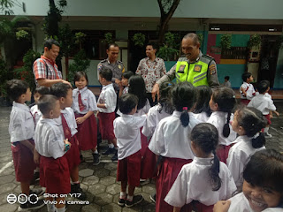 Polsek Wirobrajan Lakukan Patroli Sambang, Sekaligus Solusi Terkait Permasalahan Parkir di Depan SD Kanisius Wirobrajan