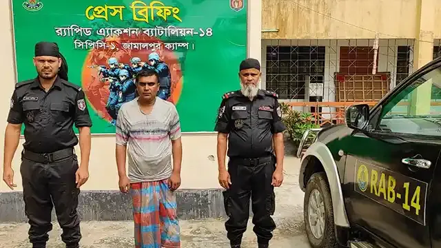 র‌্যাব-১৪ জামালপুর ক্যাম্প কর্তৃক ধনবাড়িতে মাদক ব্যবসায়ী গ্রেফতার