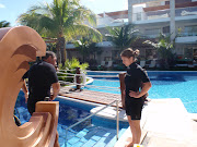 Señor y Señora Verde en Cancun: Playa Mujeres, Cancun, Mexico (pc )