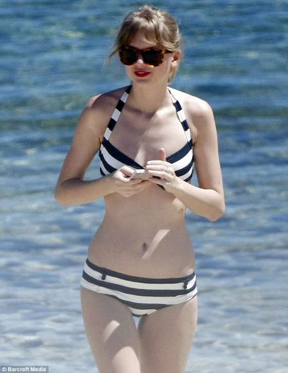 taylor swift sexy bikini pics 01