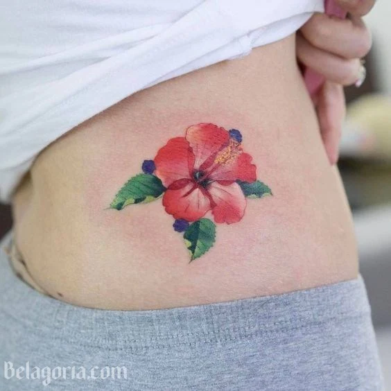 Un tatuaje hawaiano de mujer