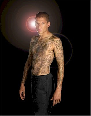 Michael Scofield Wentworth Miller in a desperate attempt to save the life