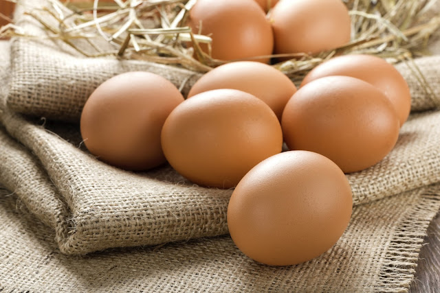 la mejor fuente de proteínas es sin duda el huevo.
