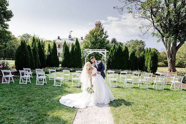 Antrim 1844 Fall Garden Wedding photographed by Heather Ryan Photography