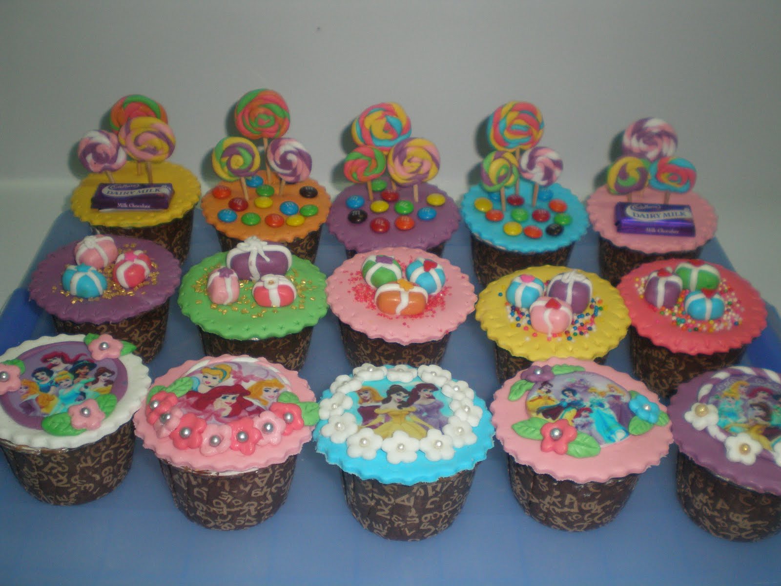 Bagas Cookies n Cakes: Cup Cakes For Tanisha