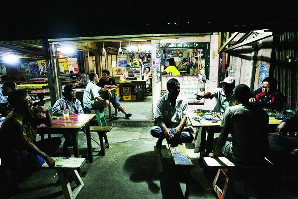 Menikmati Sensasi 1001 Warung Kopi Manggar Belitung