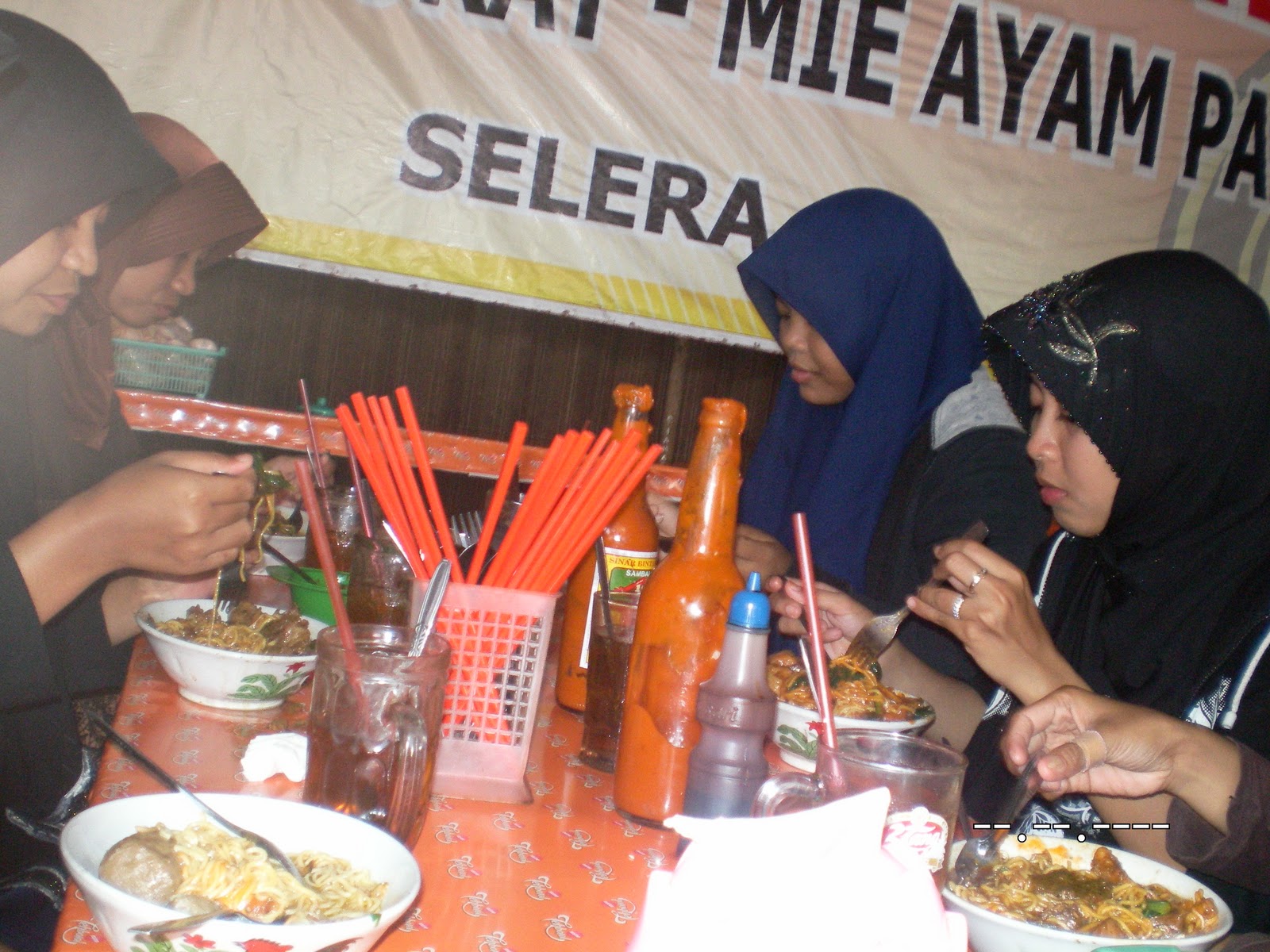 Gambar Kartun Orang Makan Bakso Bestkartun