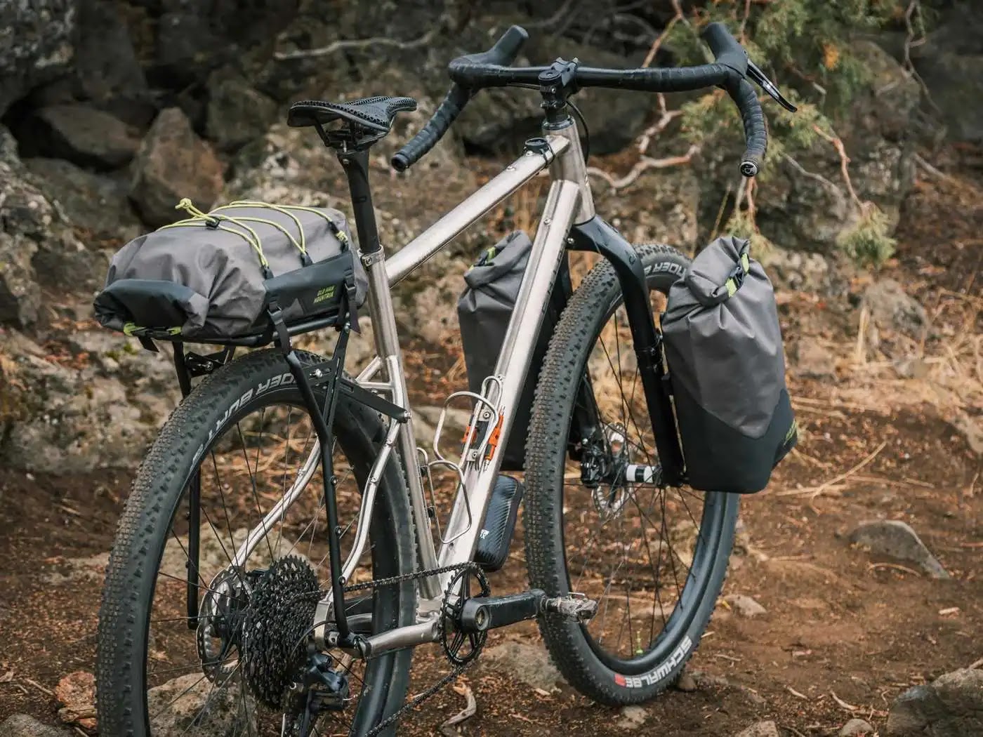 Old Man Mountain Atlas Rack Pack y Hemlock con FLiP Cages