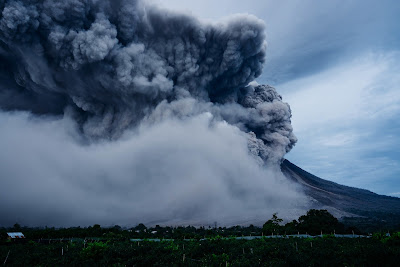 teks eksplanasi proses terjadinya gunung meletus