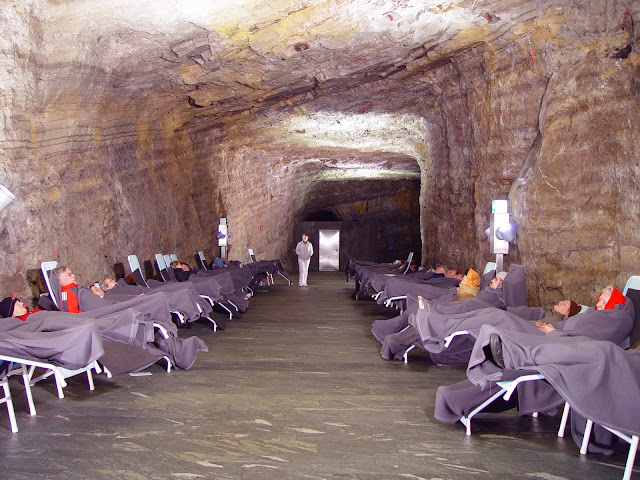 Спелеотерапия: подземные лечебницы  в соляных, сильвинитовых и карстовых пещерах, радоновых штольнях.Общественный медицинский центр в Бад-Блайберге, Австрия