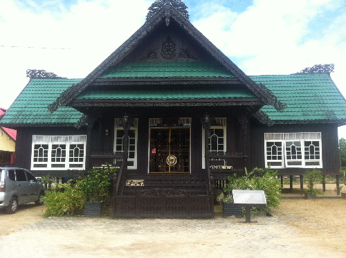 Gambar Rumah Adat dan Namanya Lengkap dari 34 Provinsi di 