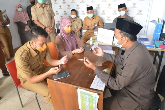 Lewat Baznas, Bupati ASA Jadi Orang Pertama Bayar Zakat Fitrah