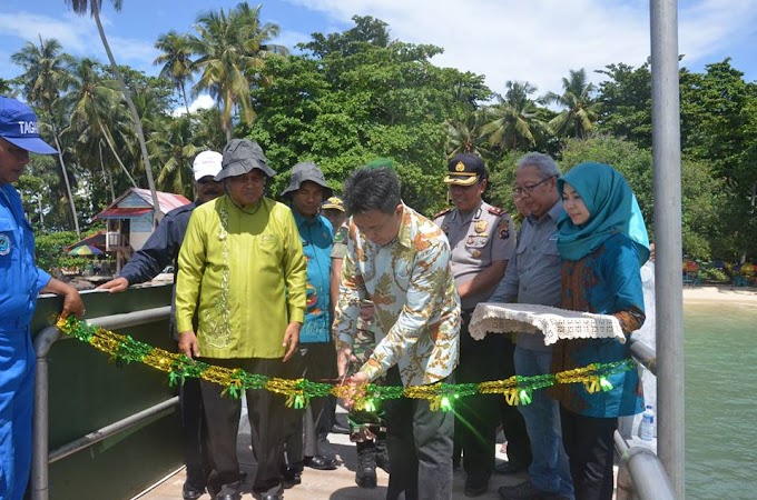 Dirjen Pengelolaan Ruang Laut Kementrian Kelautan dan Perikanan RI, Resmikan Dermaga Apung Pulau Angso