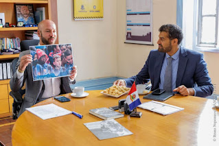 Prefeito Vinicius Claussen apresenta a proposta de implantação de uma escola municipal bilíngue ao Cônsul Geral Britânico Anjoun Noorani