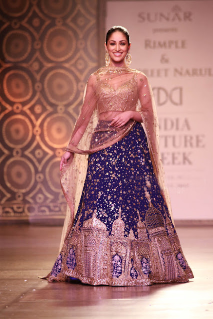 Yami Gautam in Embellished Minar Lehenga Choli on Day 3 of Indian Couture Week 2016