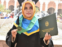 Wisuda Fitri Khoironi