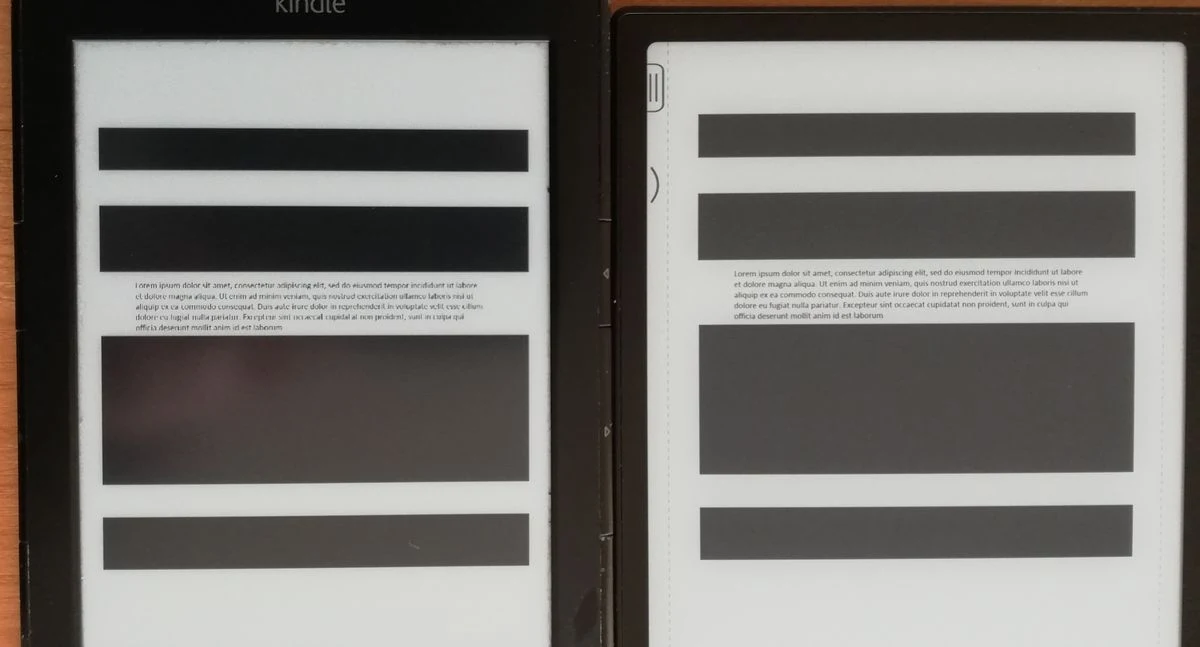 Porównanie ekranów Onyx Boox Page (po prawej) z wyłączonym podświetleniem i Kindle 5