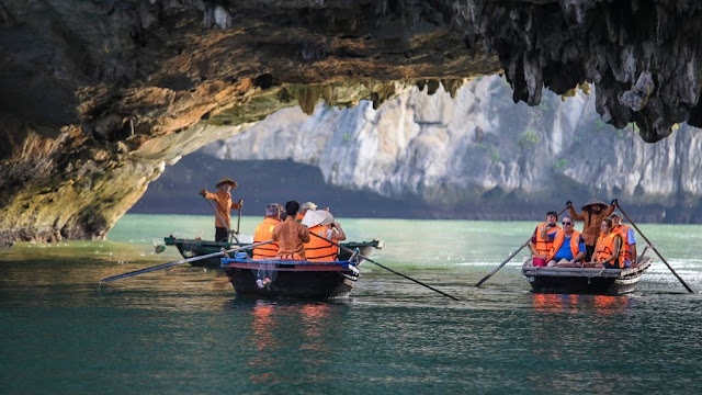 du thuyền vịnh lan hạ