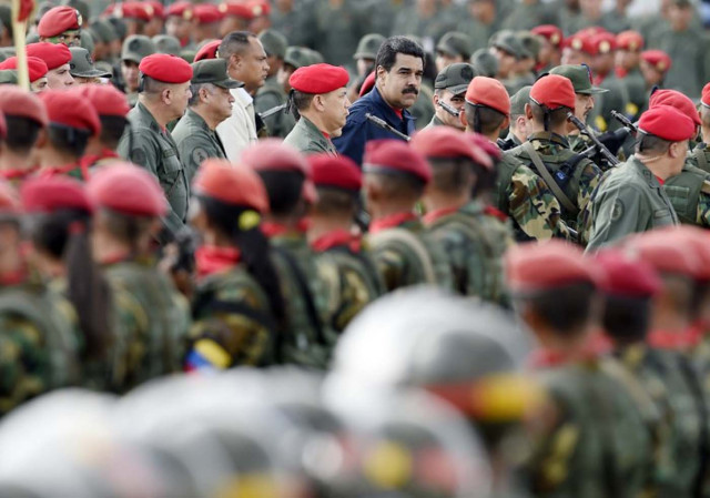 Maria Corina Machado encabeza una rebelión militar contra Maduro