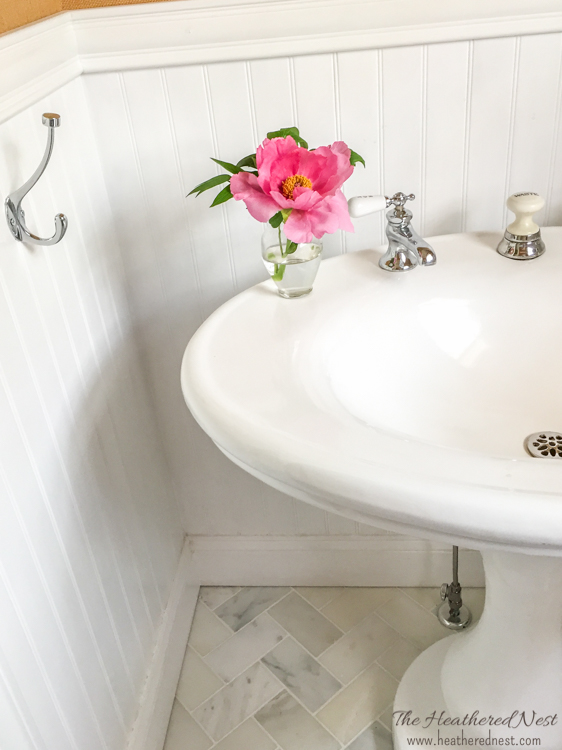 Small bathrooms need not lack BIG style.  Check out this little powder room renovated on a little budget renovation, complete with Craigslist pedestal sink!  Score!