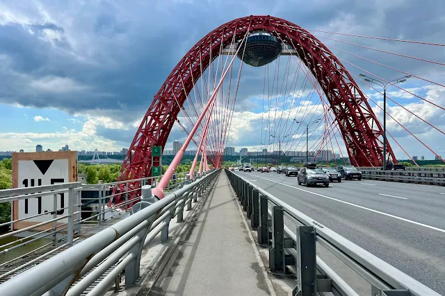 проспект Маршала Жукова, Живописный мост