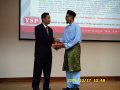 Cenderahati Prof Dr Salleh Jaafar
