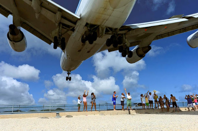 Tocando el avión: aterrizajes extremos en Maho Beach, San Martín