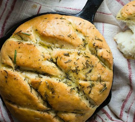 THE BEST ROSEMARY FOCACCIA BREAD #dinner #appetizers