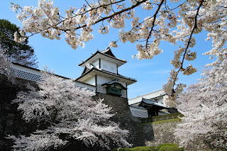 Explora la ciudad de Kanazawa: jardines, festivales y artesanía