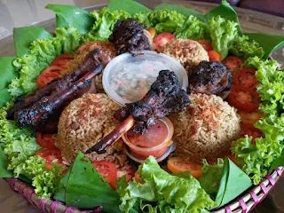 Nasi Kebuli Warung Mujarab 2, Nikmati sensasi kebersamaan bersama keluarga dengan makan kembulan di Magelang