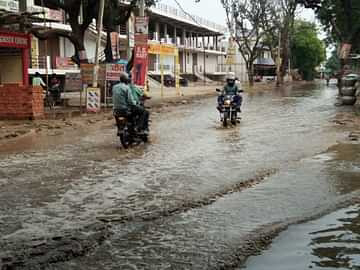 वाराणसी : जिले में कुछ ही देर की बारिश ने व्यवस्था को दिखाया आइना, रोहनियां में जलजमाव 