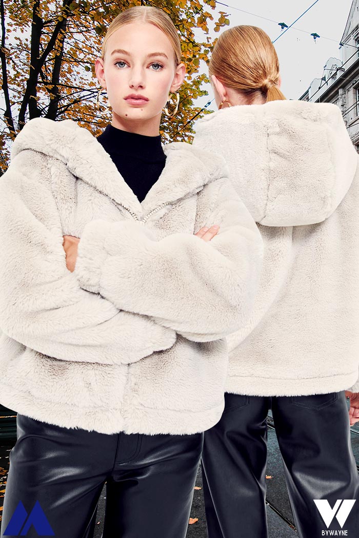 campera de peluche mujer con capucha moda invierno 2022