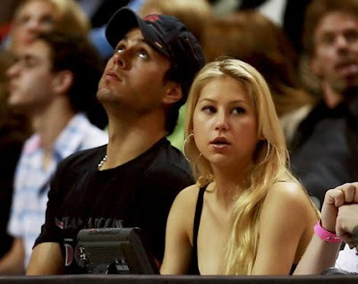 Enrique Iglesias’ tennis star girlfriend Anna Kournikova has sparked marriage