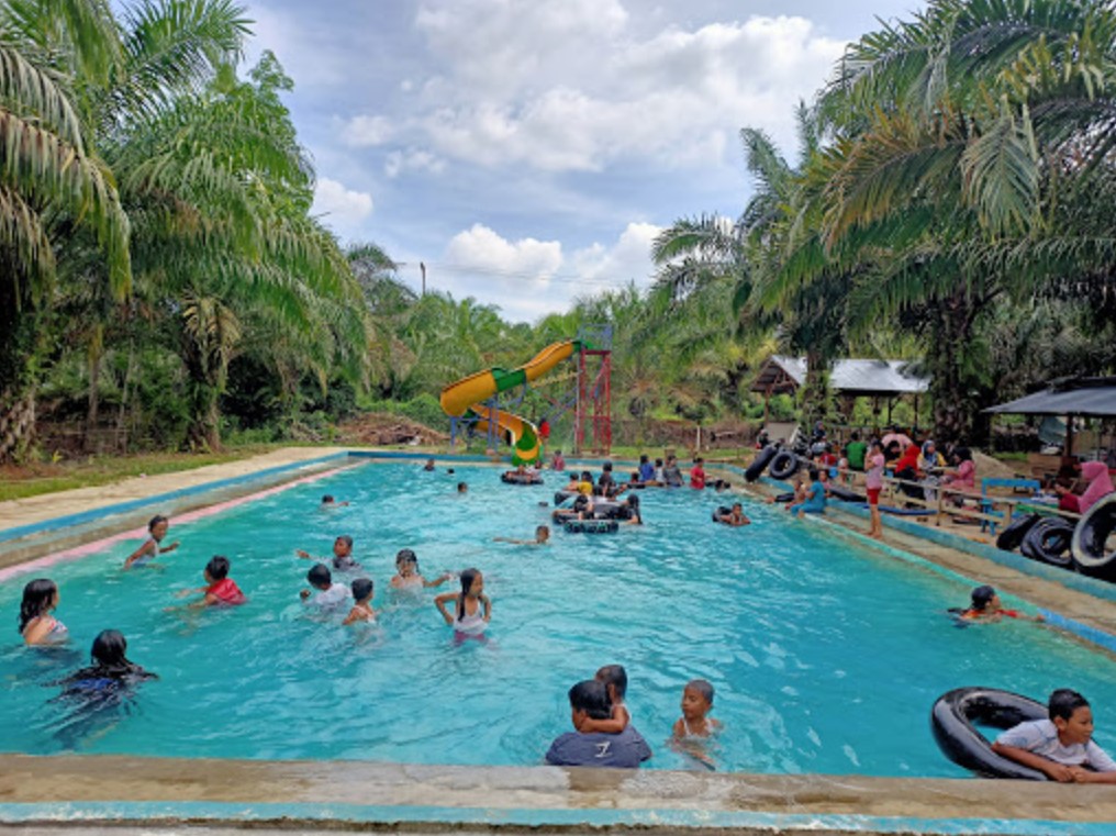 objek wisata kolam renang waterland korea pulau mainan koto salak dharmasraya