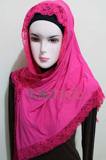 jilbab segitiga hanna