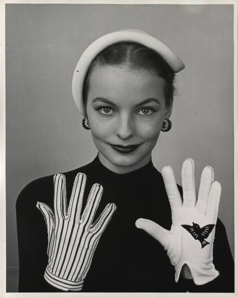 Novelty Bird and Cage Gloves #vintage #gloves #1950s #fashion