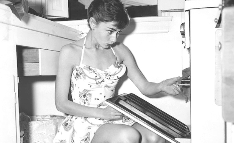 A Vintage Nerd, Vintagea Blog, Audrey Hepburn, Audrey Hepburn Recipes, Old Hollywood Lives, Old Hollywood Blog, Audrey Hepburn's Pasta, Old Recipes