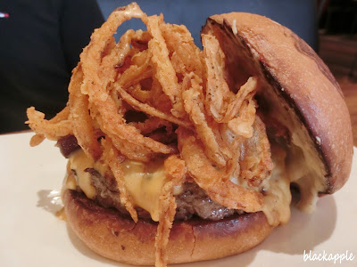 Umami Burger_Wicker Park_Chicago_manly burger_by black apple