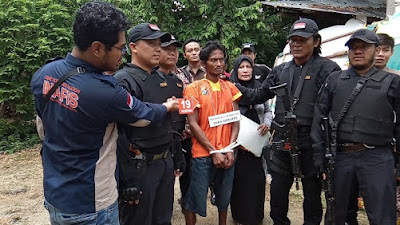 Pembunuhan Ibu Mertua Sekda Lamongan, Begini Rekonstruksinya