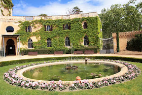 Palacio Desvalls en la entrada del Parc del Laberint