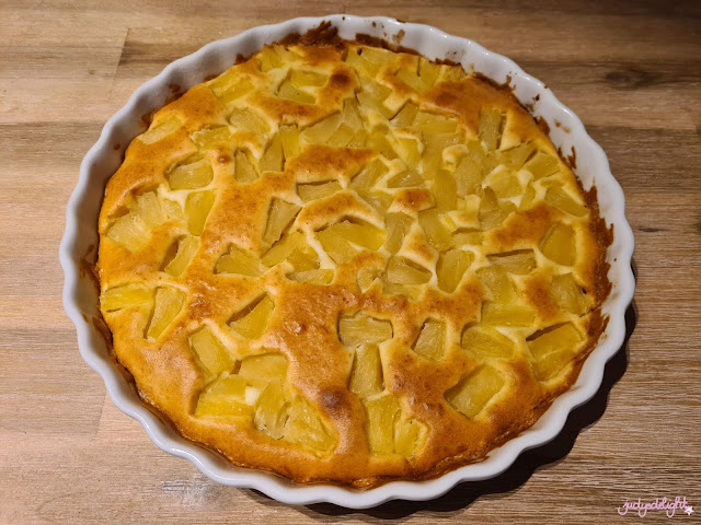 Ananaskuchen mit Ananas aus der Dose.