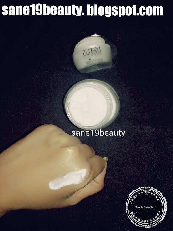 Review of Lotus Herbals Whiteglow skin whitening & brightening gel creme 40 .