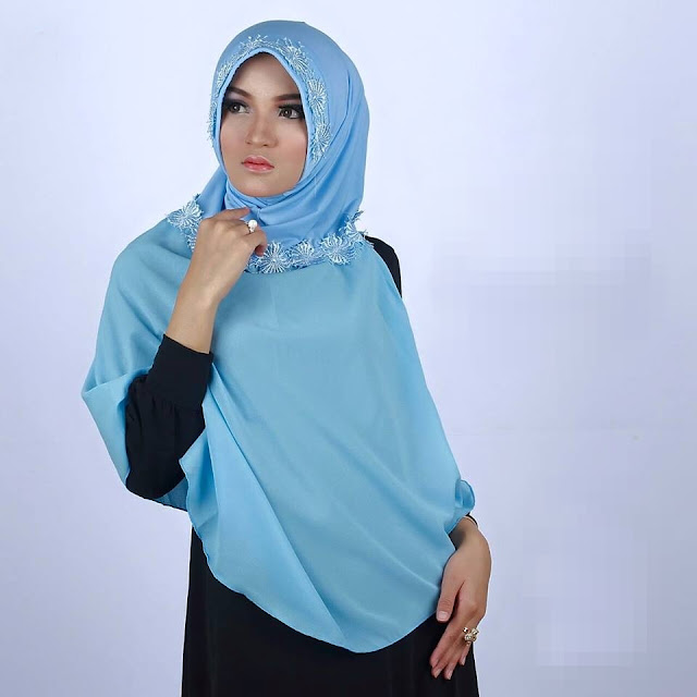 Model Hijab Terbaru Syar’i Bergo biru
