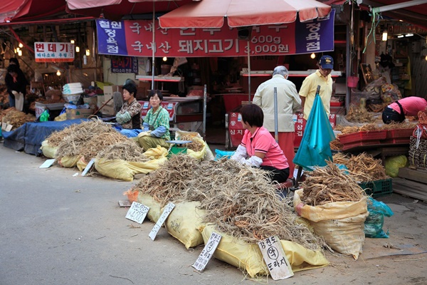 ตลาดเคียงดง (Gyeongdong Market: 경동시장)