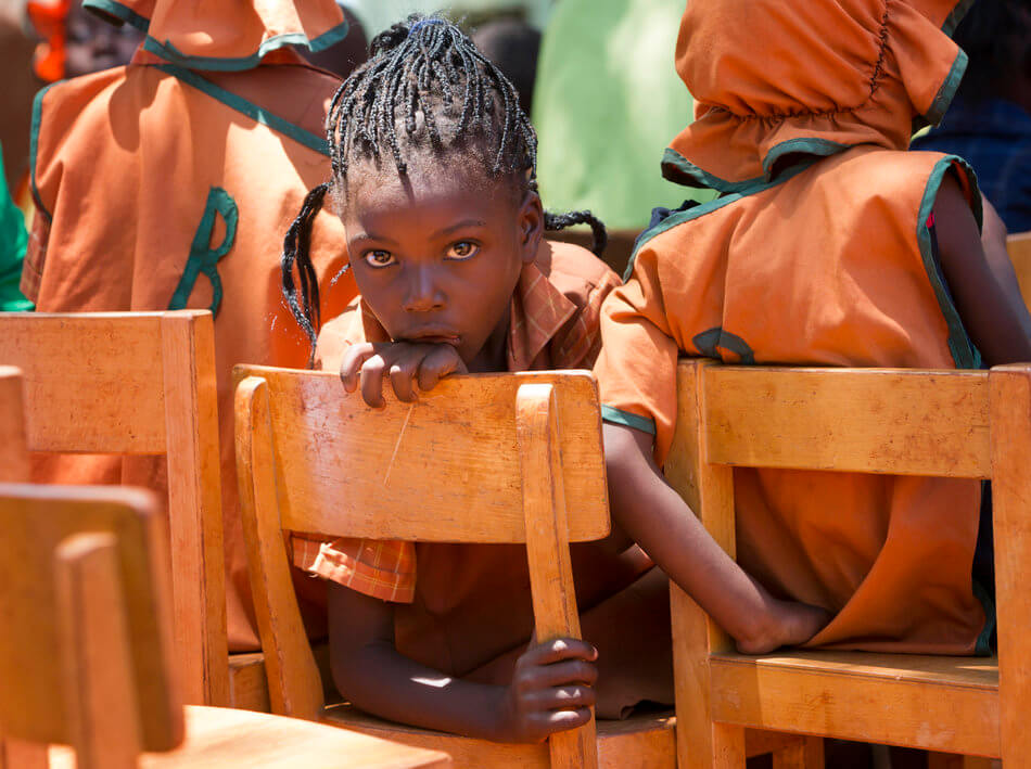 55 Stunning Photographs Of Girls Going To School In Different Countries - Zimbabwe