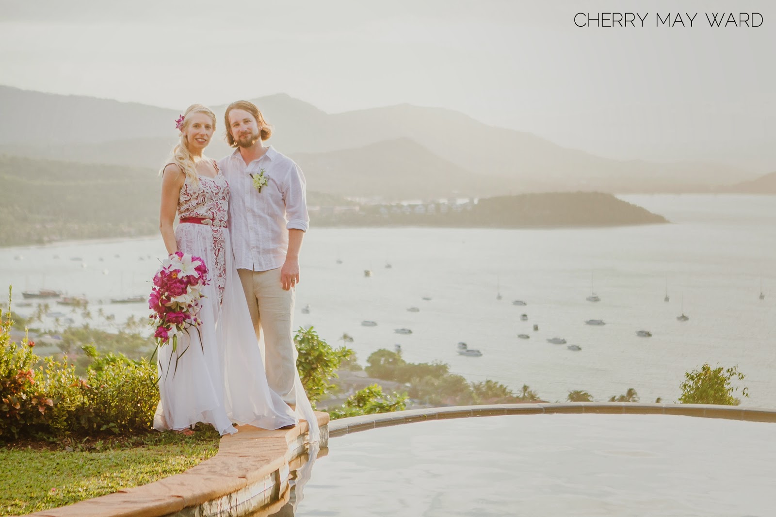 Thailand villa wedding with the most beautiful view, view over the water, view with pool over the sea, infinity pool, wedding in Thailand, sunset view from private villa, wedding on to of a hill with sunset view on Koh Samui