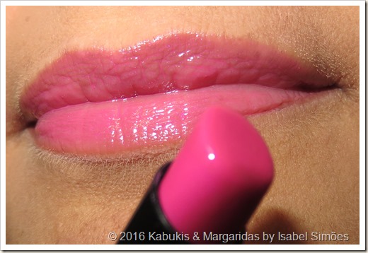 Batom Shine Burst da Avon na Tonalidade Fresh Fuchsia