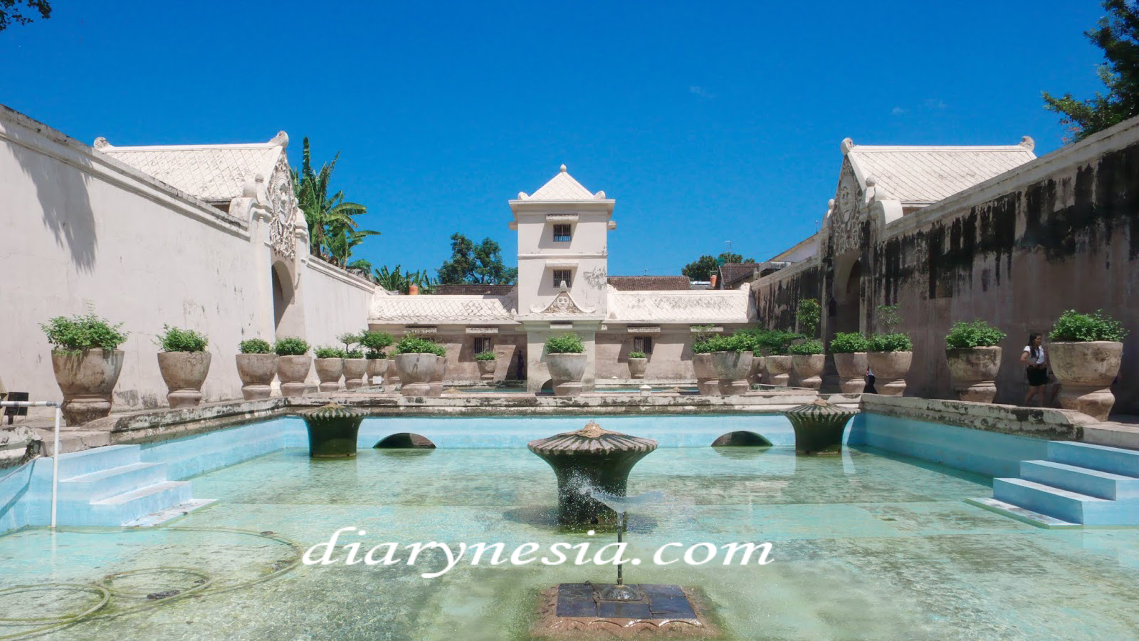 historical places in yogyakarta, taman sari or sari park in Yogyakarta palace, Keraton Ngayogyakarta or Yogyakarta Palace tourist destination, diarynesia