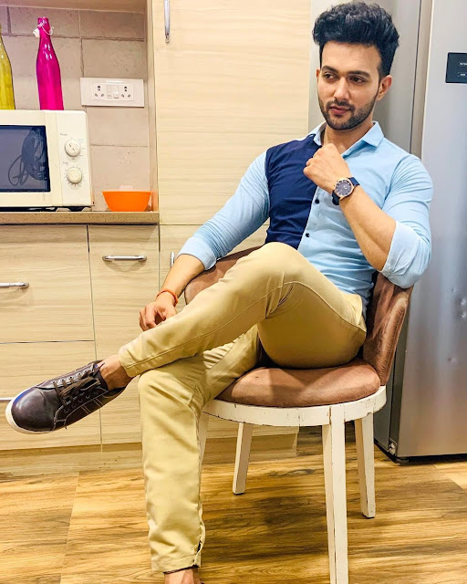 Men in Office Wear - Jaey Dsouzaa - @jay_dsouza_official - Thighs and Buttocks Shape